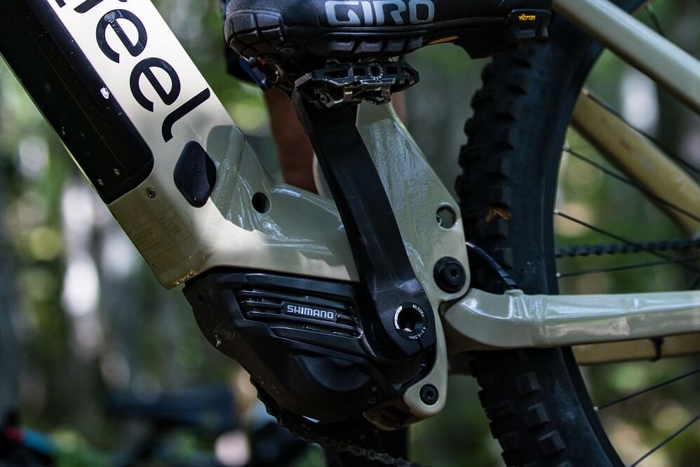 Gros plan sur un moteur Shimano